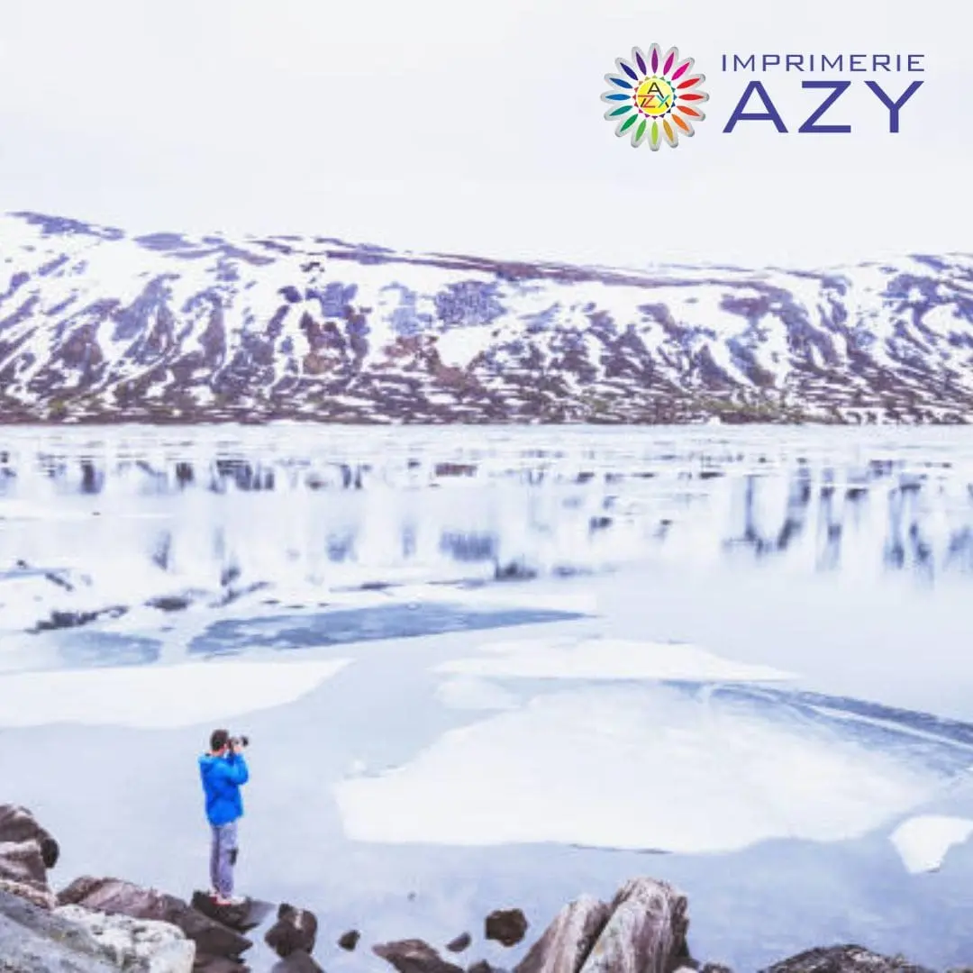 Un-homme-prend-une-photo-de-la-nature